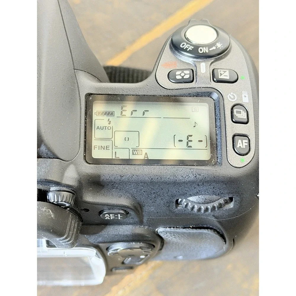 Nikon D80 10.2MP DSLR Digital Camera Body ERR + 3 Batteries With Charger + Bag